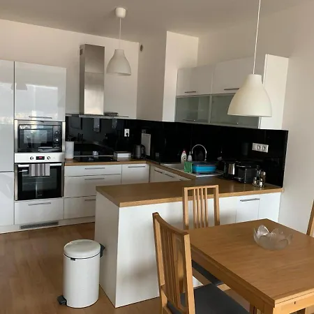 Apartman Bl View Apartment, 24hr Self Check-in, Free Private Parking, Panoramic View From Balcony, 5-minute Walk To Centre