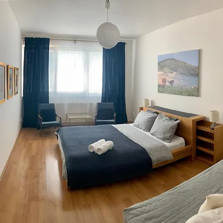 Bl View Apartment, 24hr Self Check-in, Free Private Parking, Panoramic View From Balcony, 5-minute Walk To Centre Apartament