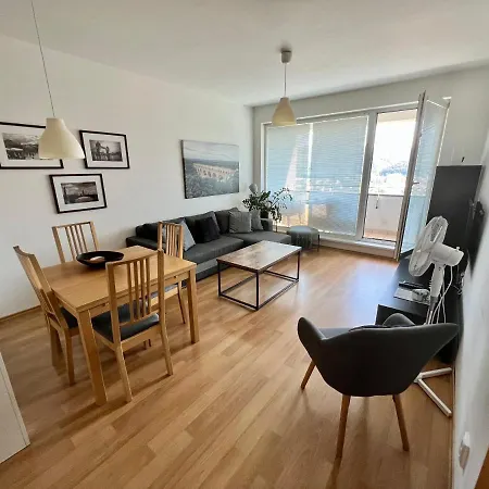 Bl View Apartment, 24hr Self Check-in, Free Private Parking, Panoramic View From Balcony, 5-minute Walk To Centre *