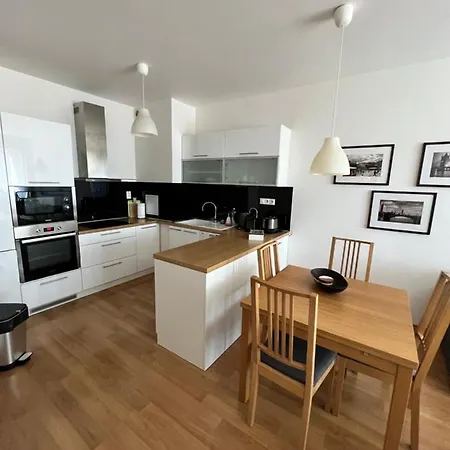 Bl View Apartment, 24hr Self Check-in, Free Private Parking, Panoramic View From Balcony, 5-minute Walk To Centre Apartament Bańska Bystrzyca