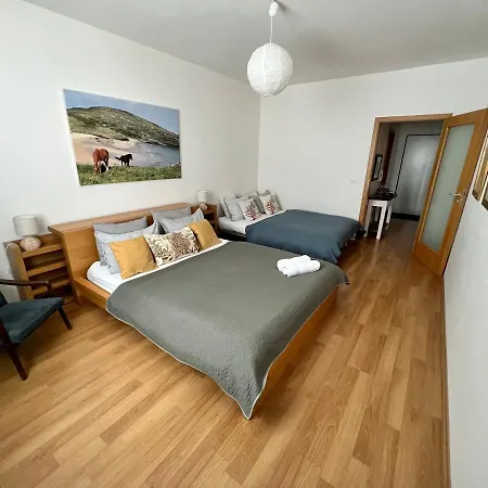 Bl View Apartment, 24hr Self Check-in, Free Private Parking, Panoramic View From Balcony, 5-minute Walk To Centre