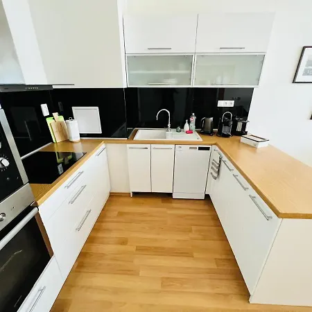 Bl View Apartment, 24hr Self Check-in, Free Private Parking, Panoramic View From Balcony, 5-minute Walk To Centre Bańska Bystrzyca