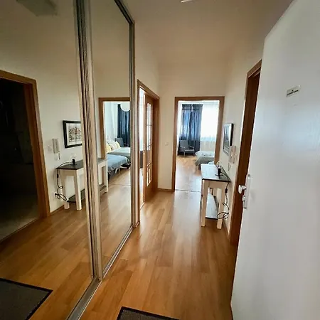 Bl View Apartment, 24hr Self Check-in, Free Private Parking, Panoramic View From Balcony, 5-minute Walk To Centre Bańska Bystrzyca