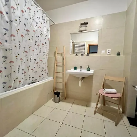 Apartament Bl View Apartment, 24hr Self Check-in, Free Private Parking, Panoramic View From Balcony, 5-minute Walk To Centre